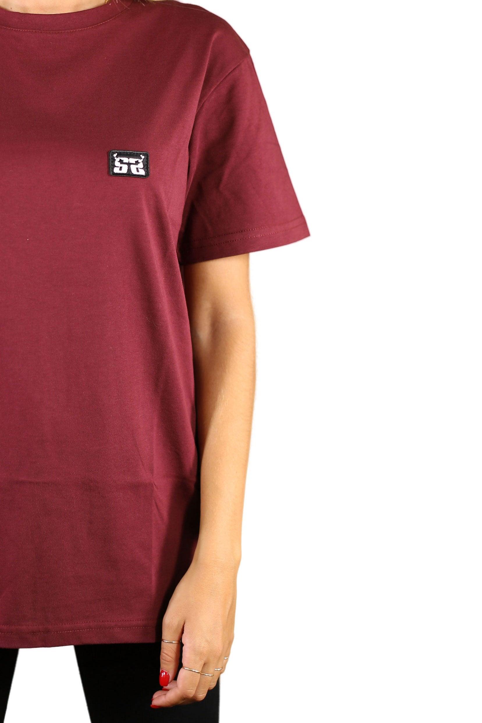 sauerstoff t shirt bordeaux logo ricamato modella