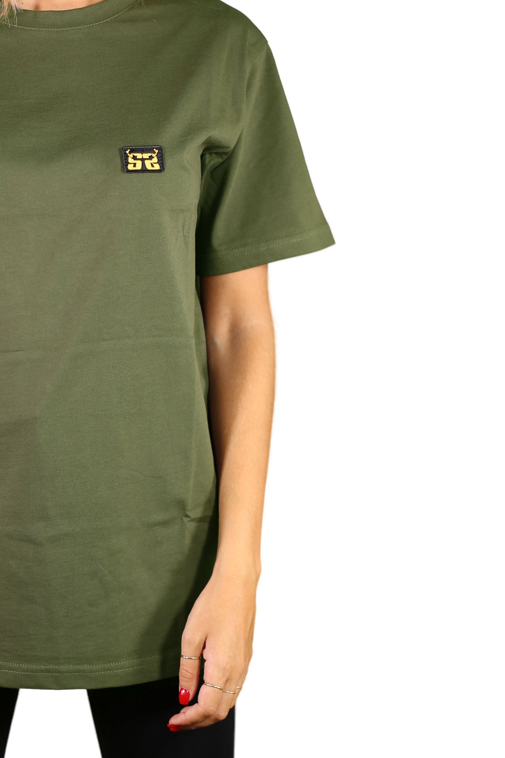 sauerstoff t shirt verde logo ricamato modella